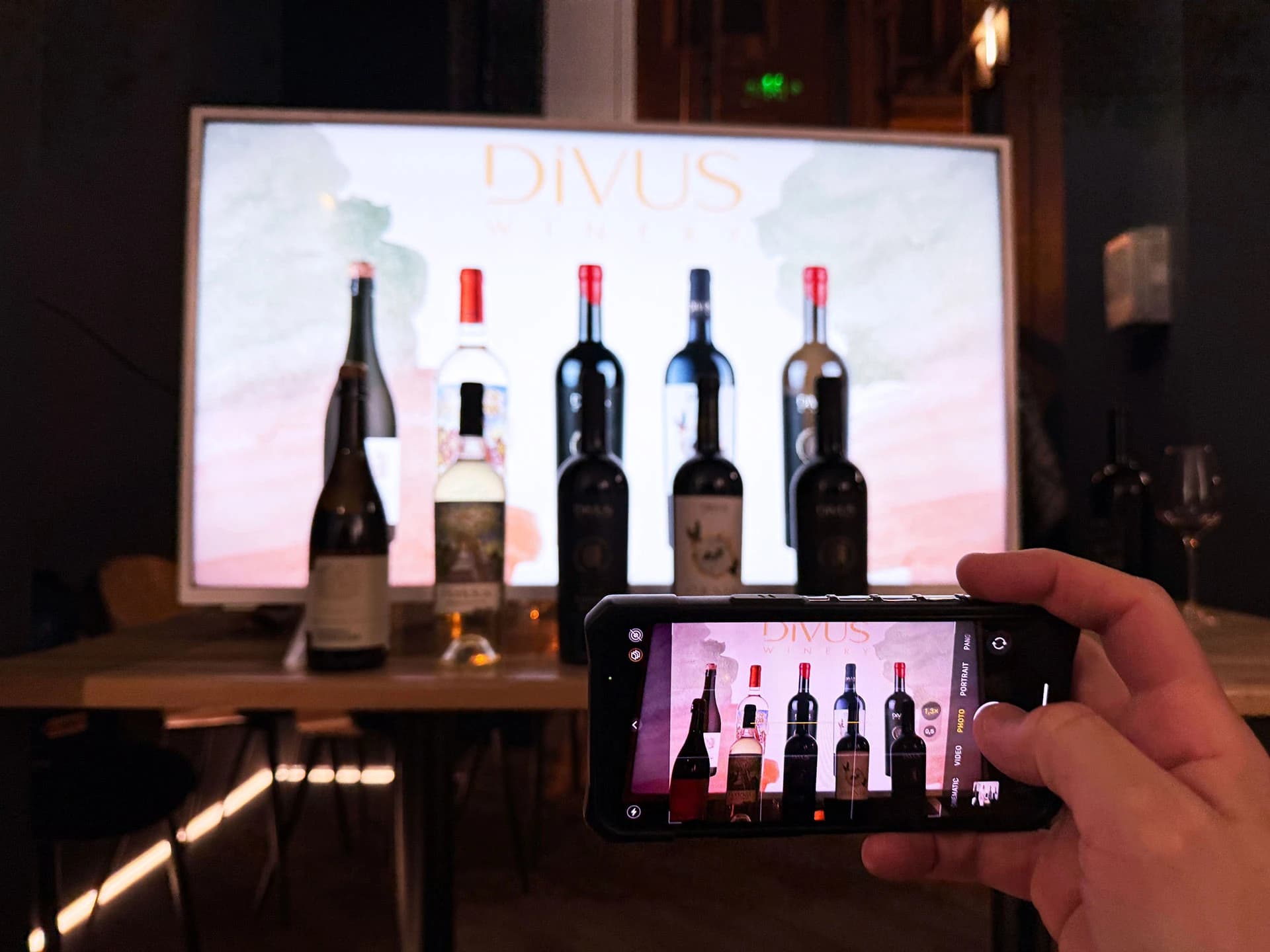 https://cdn.ascentwine.ro/image/resizedwebp/catalog/evenimente/eveniment-divus/ascent_wine_bistro_eveniment_01-1920x1440.webp