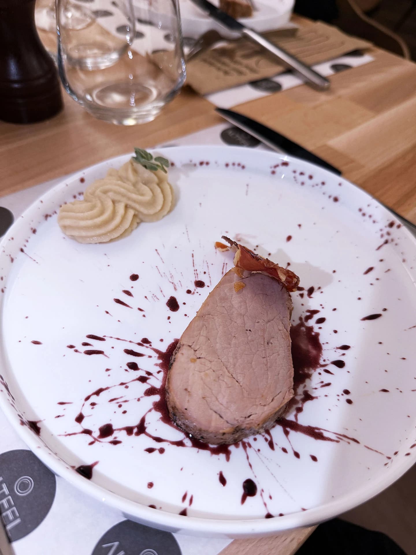 https://cdn.ascentwine.ro/image/resizedwebp/catalog/evenimente/eveniment-divus/ascent_wine_bistro_eveniment_04-1440x1920.webp