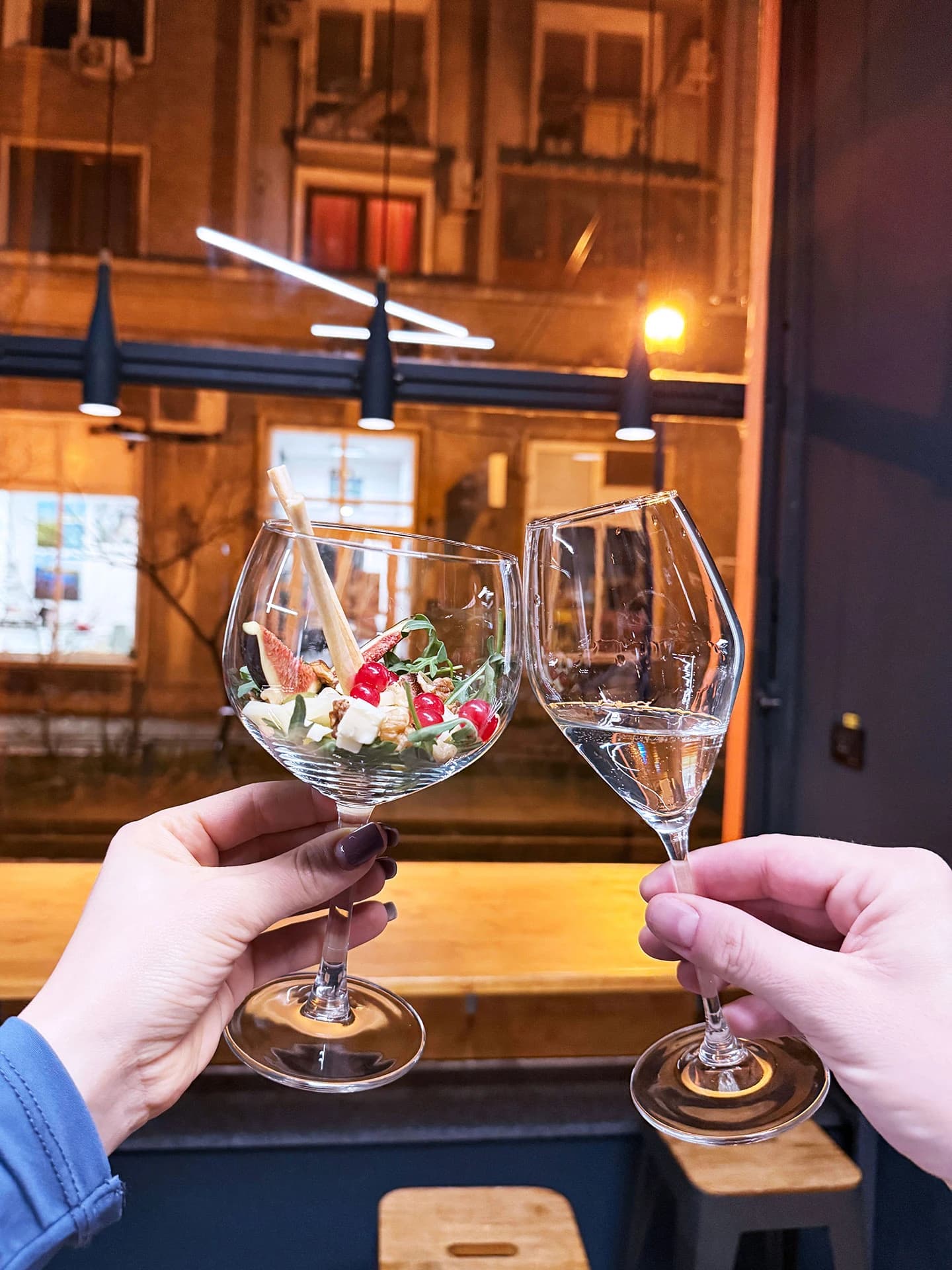https://cdn.ascentwine.ro/image/resizedwebp/catalog/evenimente/eveniment-divus/ascent_wine_bistro_eveniment_08-1440x1920.webp
