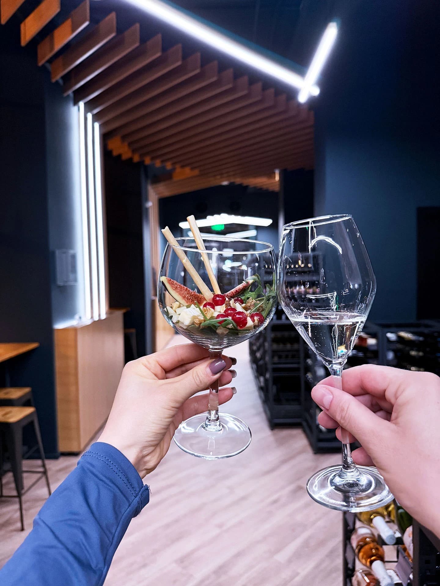 https://cdn.ascentwine.ro/image/resizedwebp/catalog/evenimente/eveniment-divus/ascent_wine_bistro_eveniment_09-1440x1920.webp